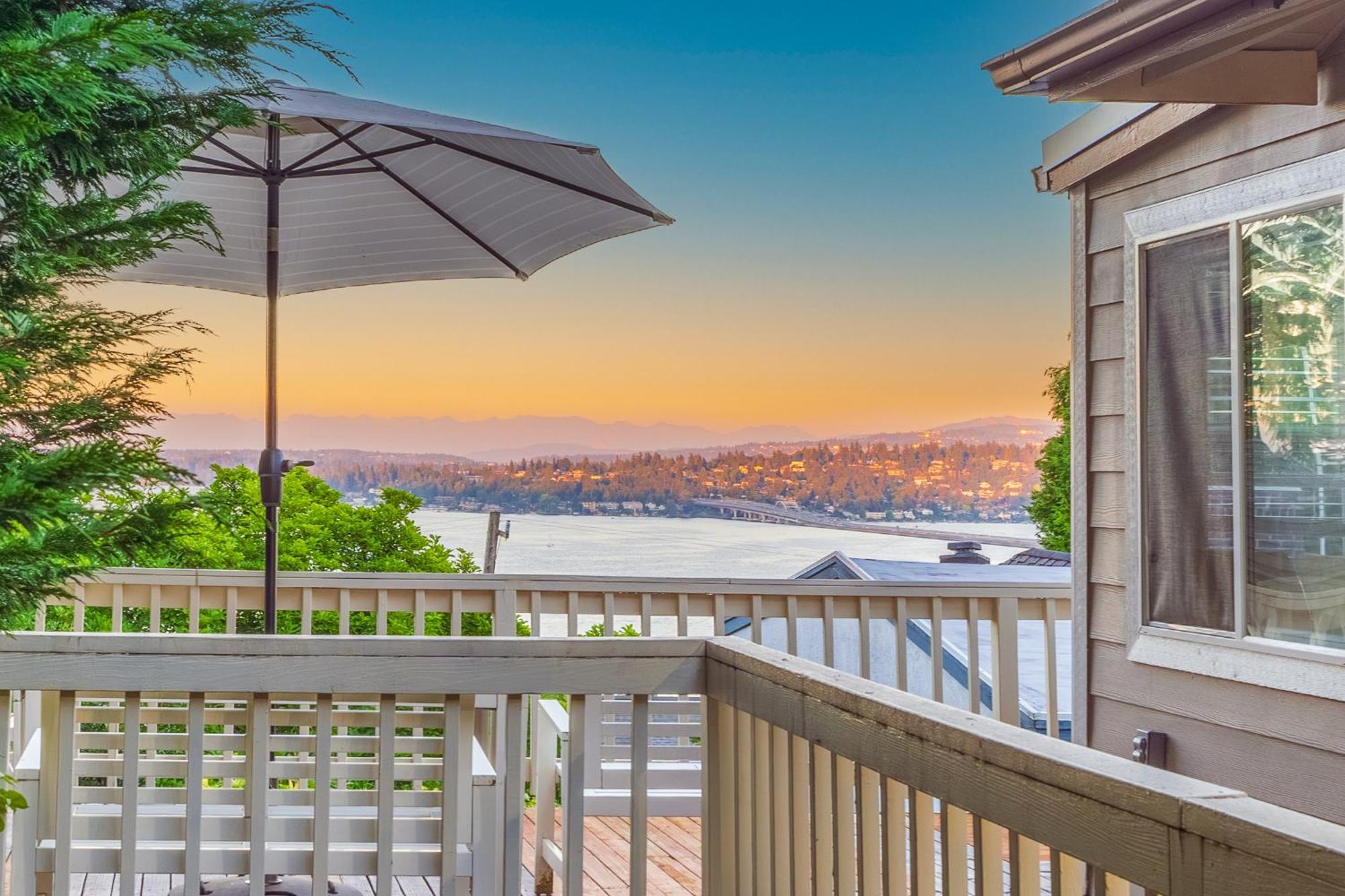 Sunrise On Lake Washington Villa Seattle Exterior foto